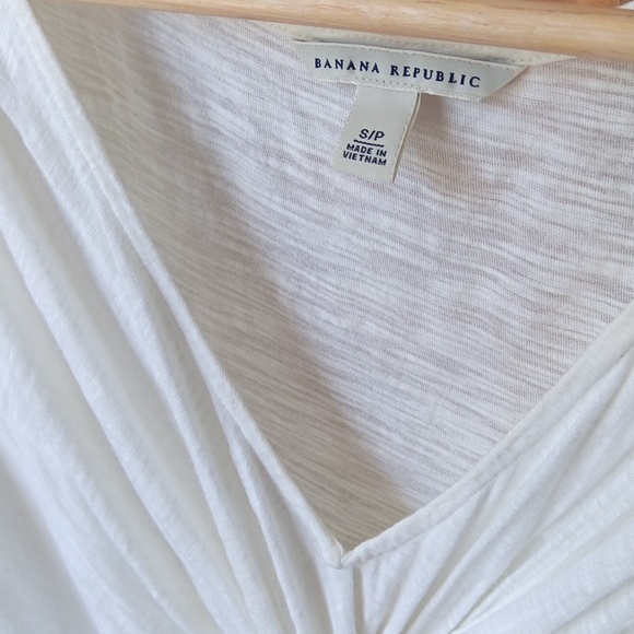 Ptp18.5"-22" Banana Republic White Ruched T Shirt - Picture 3 of 7